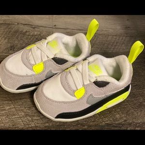 Infant Nike air max crib shoe